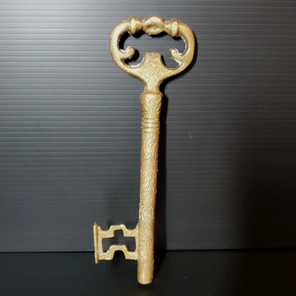 vintage-style brass key-shaped bottle opener barware‎ accessories